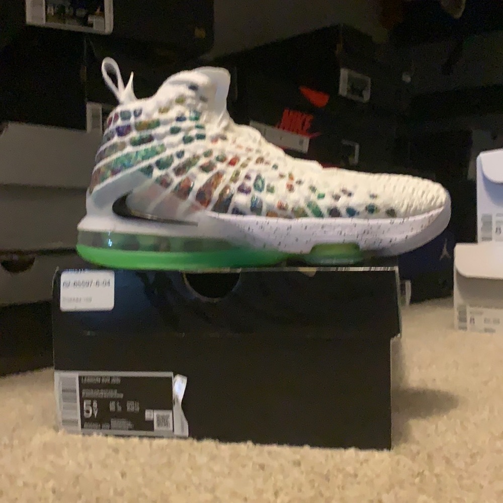 LeBron 17